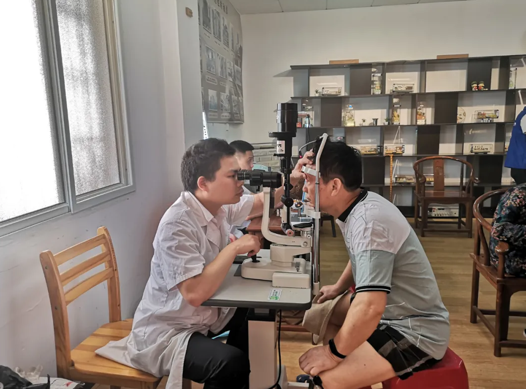 银海俩宝贝爱心义诊