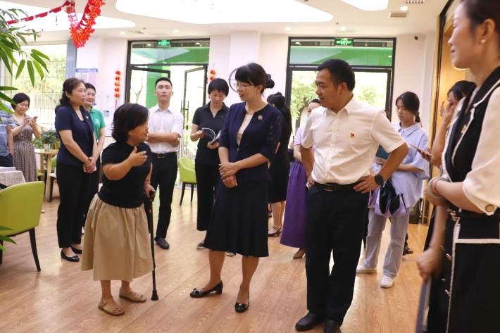 湖南省妇联领导一行调研银海俩宝贝窑湾长者之家 湖南省妇联领导一行调研银海俩宝贝窑湾长者之家
