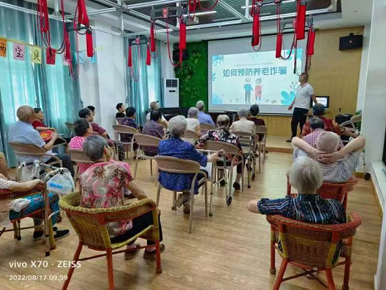 银海俩宝贝窑湾康养中心开展了防范非法集资宣传活动